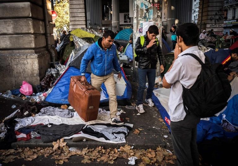 خیابان‌خوابی پناه‌جویان افغان در فرانسه