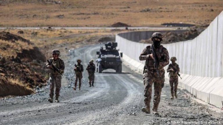 دو پناهجوی افغان در پی تیراندازی مرزبانان ترکی کشته شدند