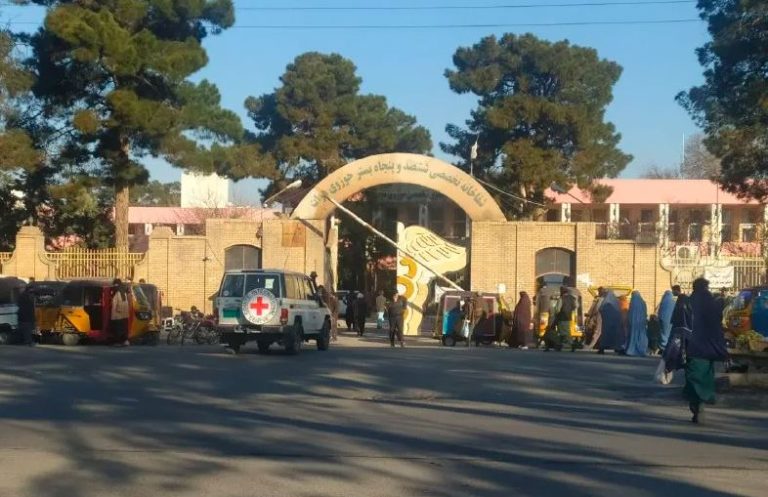 مسئولان حکومت سرپرست در هرات از پزشکان زن خواسته‌اند جهت تداوی آسیب‌دیده‌گان زلزلۀ اخیر به شفاخانه برگردند