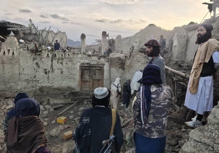 وقوع زلزله در شرق افغانستان منجر به کشته شدن حدود 1000 تن و زخمی شدن بیش از 1500 تن گردید