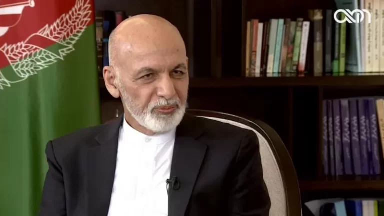 اشرف غنی: خلیل‌زاد اقشار سیاسی افغانستان را تقسیم و پراکنده کرد